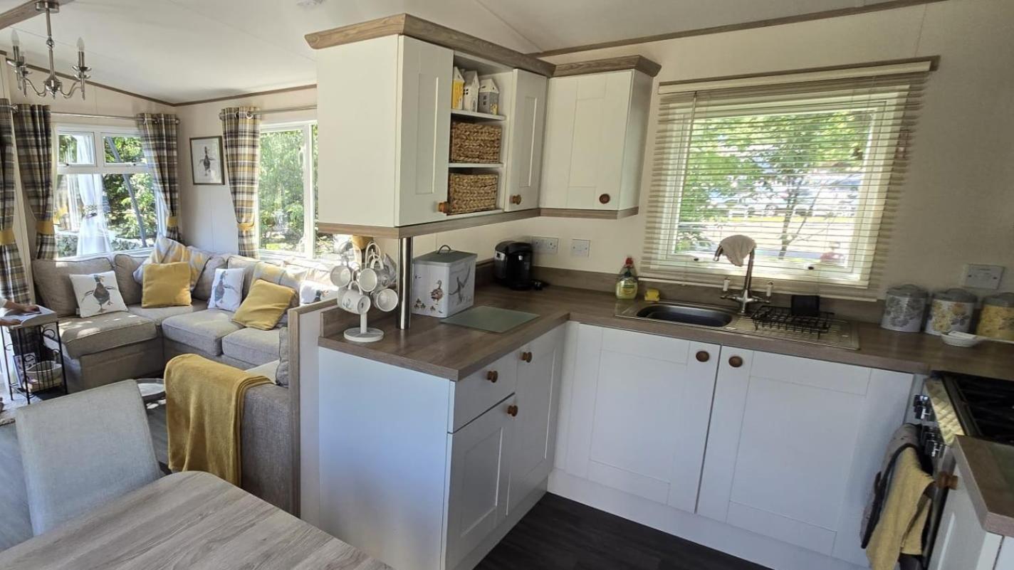 Luxury Lakeside Caravan With Hottub And Private Fishing Peg, Tattershall Lakes Kültér fotó