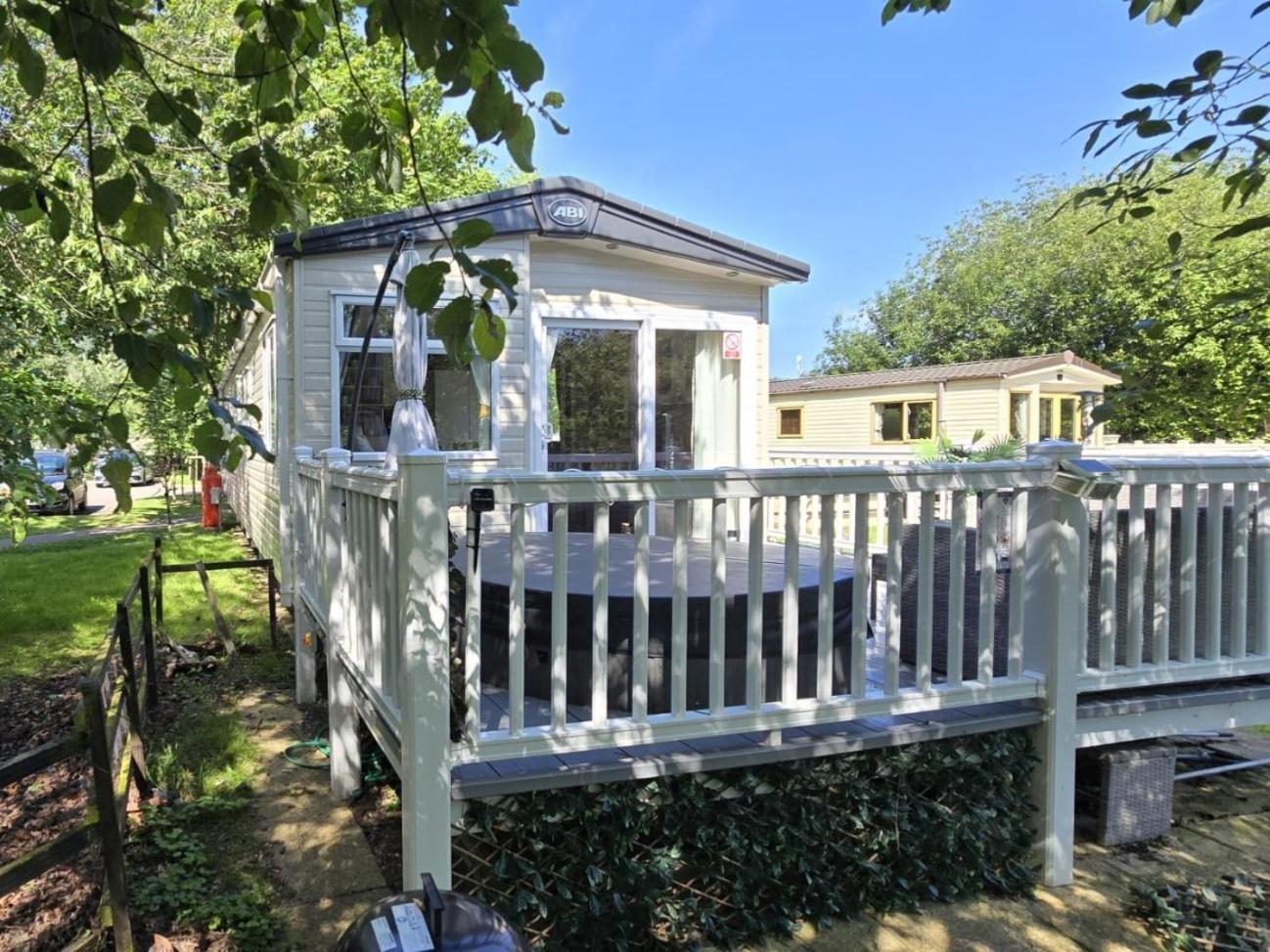 Luxury Lakeside Caravan With Hottub And Private Fishing Peg, Tattershall Lakes Kültér fotó