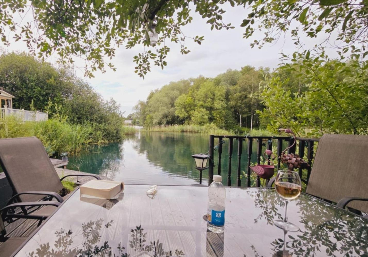Luxury Lakeside Caravan With Hottub And Private Fishing Peg, Tattershall Lakes Kültér fotó